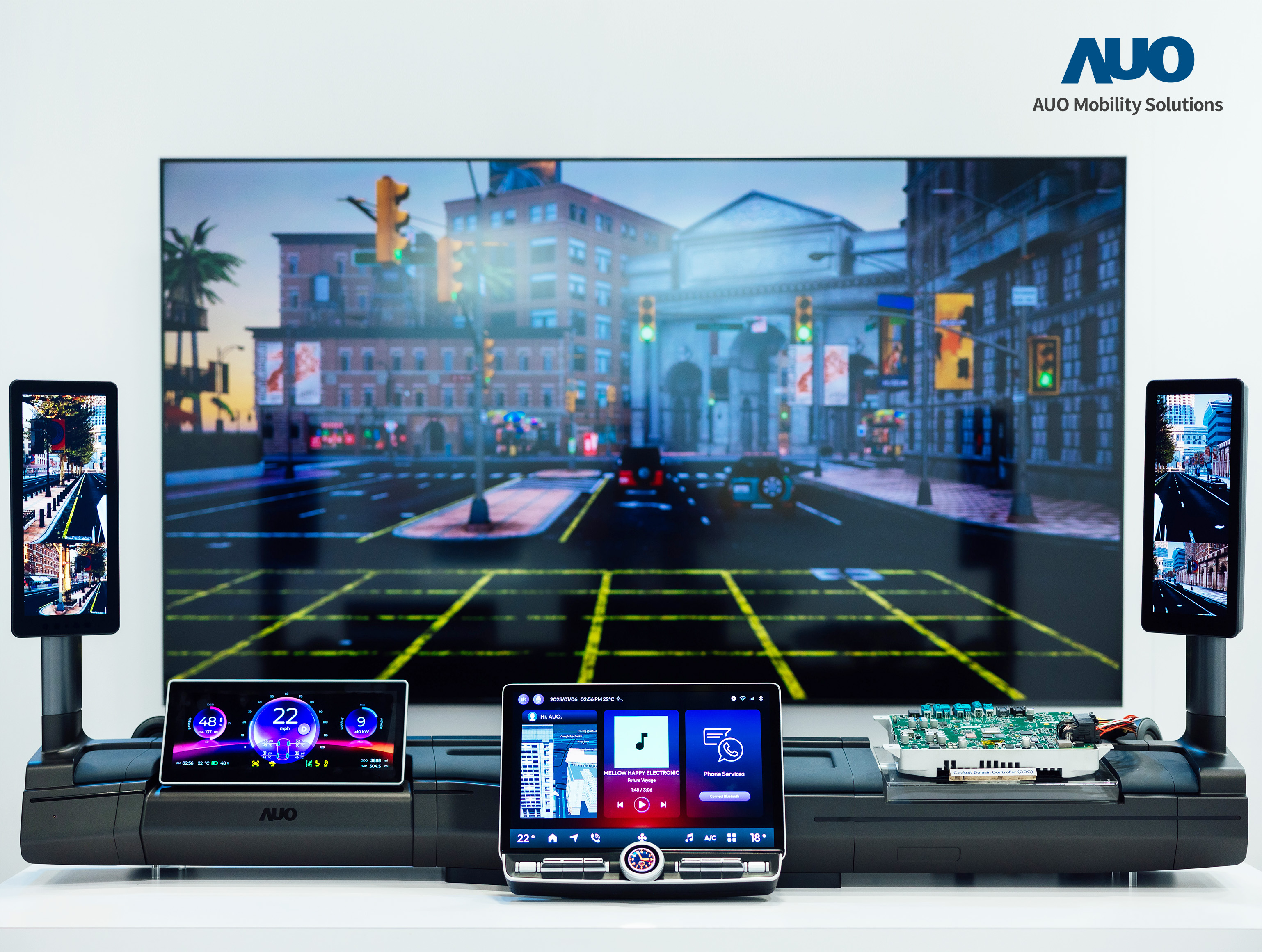 好体育在线官网智慧行动推出智慧座舱域控平台，支持CDC、分区架构并整合AI运算模块，提供智能体感与座舱互动功能，驱动个人化座舱功能全面升级。