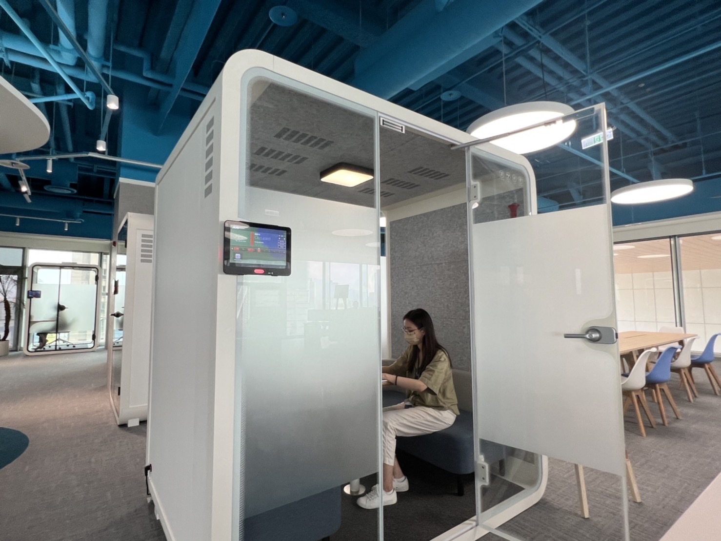 友達高雄據點的智慧行動辦公艙，展現友達在面板以外的研發應用軟實力