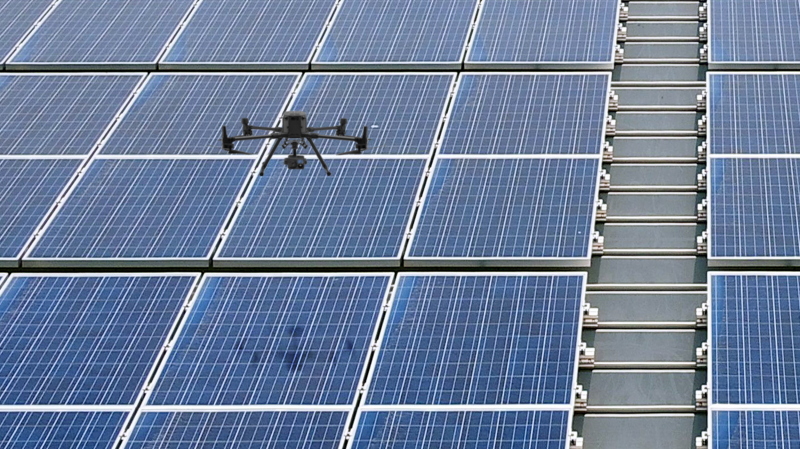好体育在线官网以无人机搭配IR Sensor热显像技术进行全方面模块健检，有效降低人力成本并提升发电量
