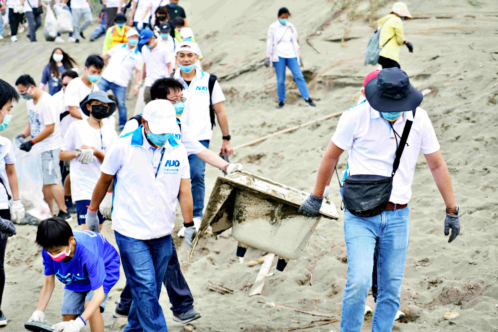 友達永續基金會2022 Ocean Party活動，與桃園市政府環保局、海湧工作室、觀音樹林里社區多方合作，一同手護台灣藍色海岸