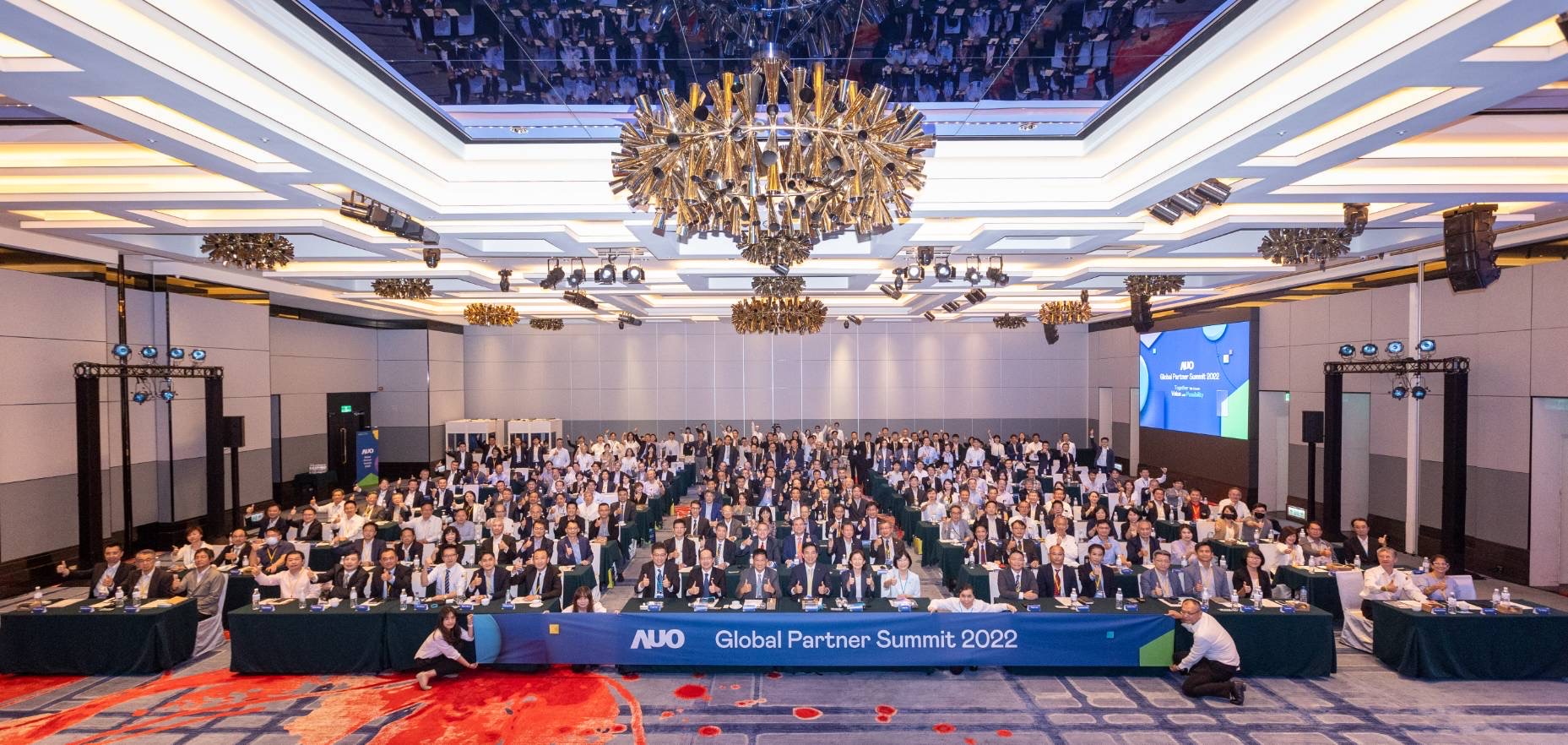 友達推動「安心、創新、用心、同心、盡心」五星職旅，為菲籍員工打造全方位照護，首度贏得「人權實踐與發展領袖獎」殊榮