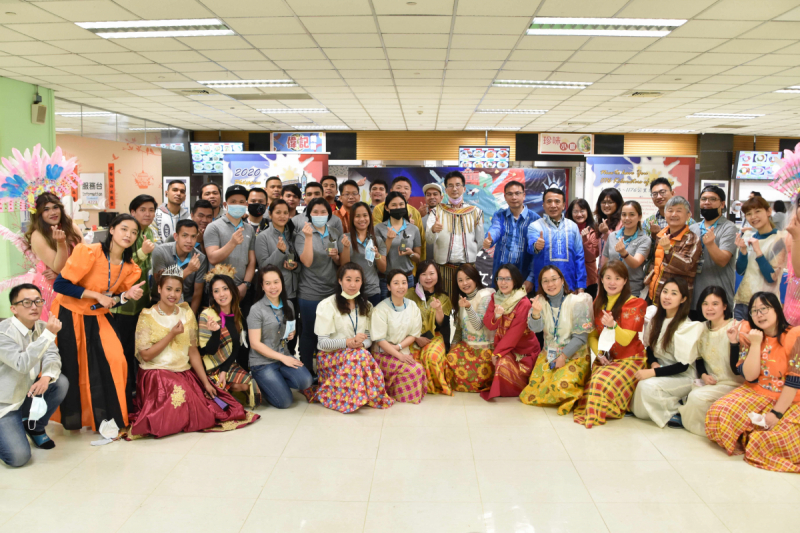 友達推動「安心、創新、用心、同心、盡心」五星職旅，為菲籍員工打造全方位照護，首度贏得「人權實踐與發展領袖獎」殊榮