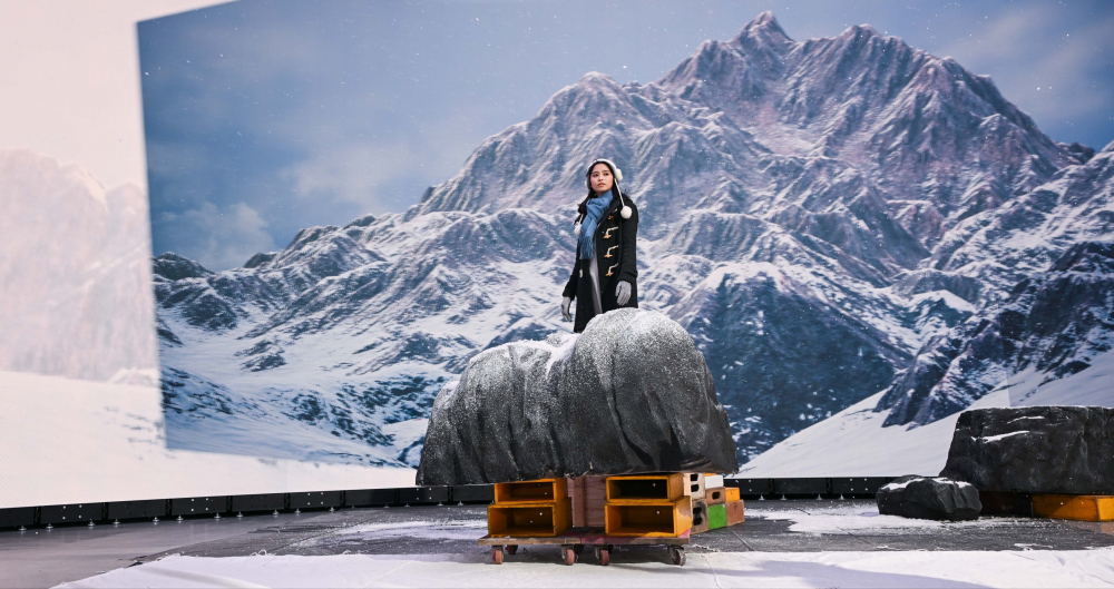 友達顯示屏專業調校技術與專案安裝經驗，使顯示屏呈現創作者想表達的精緻內容，讓表演者有沉浸式臨場感使演出逼真