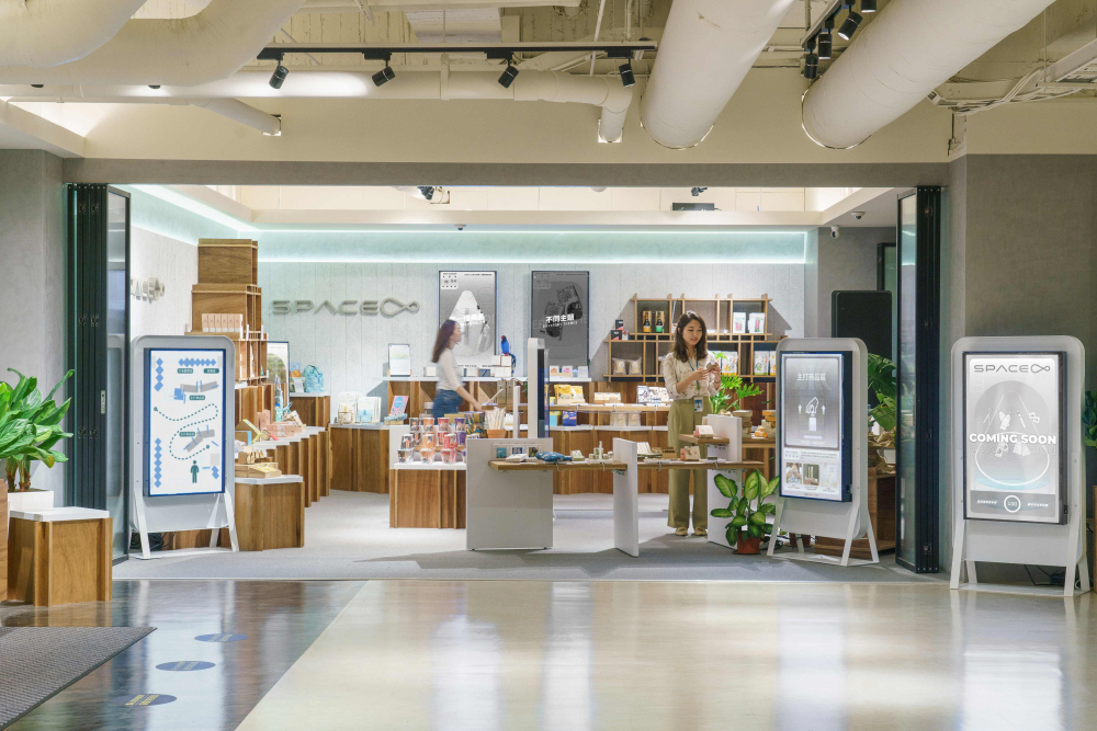 好体育在线官网打造永续选物商店，展示社企及社创商品，结合创利空间所开发的智能零售系统，整合多元产品信息，让无人商店扮演公益行动的推手