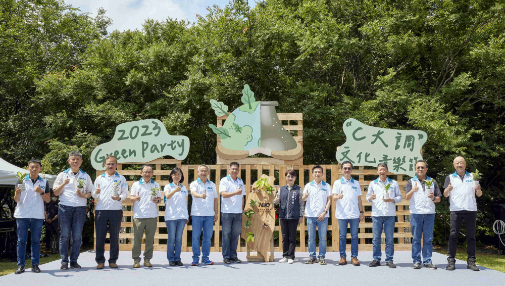 友達光電攜手供應商夥伴及台中市政府，共同倡議及推廣加樹減塑、節能減碳的淨零綠生活