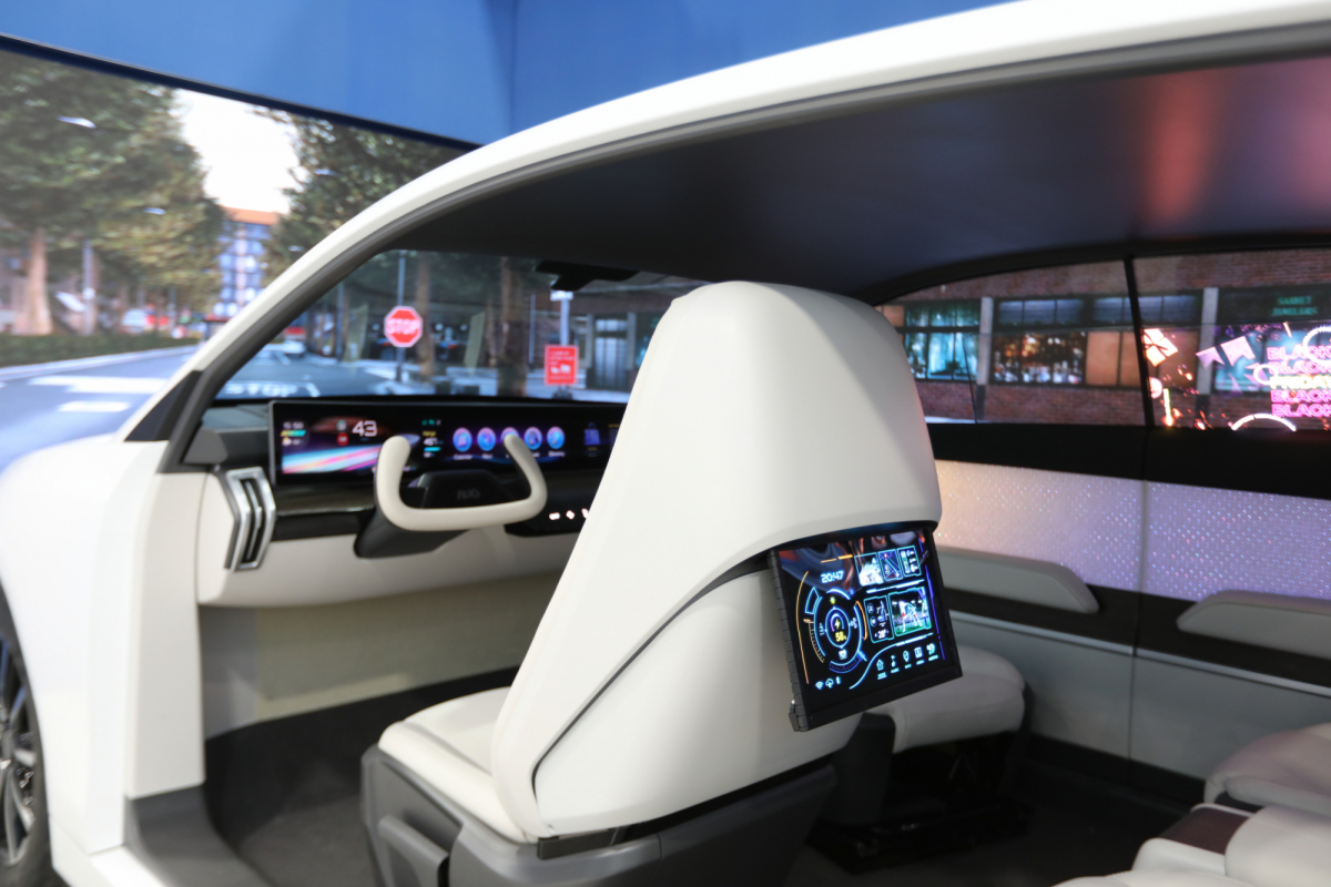 好体育在线官网的「可卷式后座娱乐显示器」加强后座乘客的感官体验，并保有个性化设计，可依使用偏好进行动态调整。