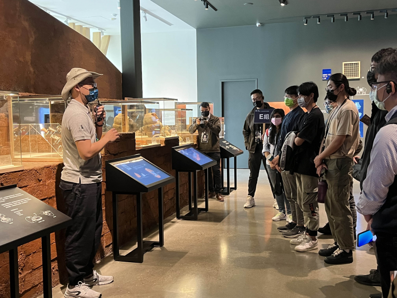 友達招募員工為文化志工，擔任文化館導覽大使，積極推廣文資保存、文史教育