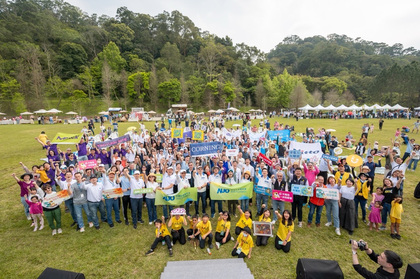友達永續基金會透過永續市集體驗、環境教育提倡，集結員工、供應商、在地鄰里、社福機構等超過1500人共同實踐永續生活