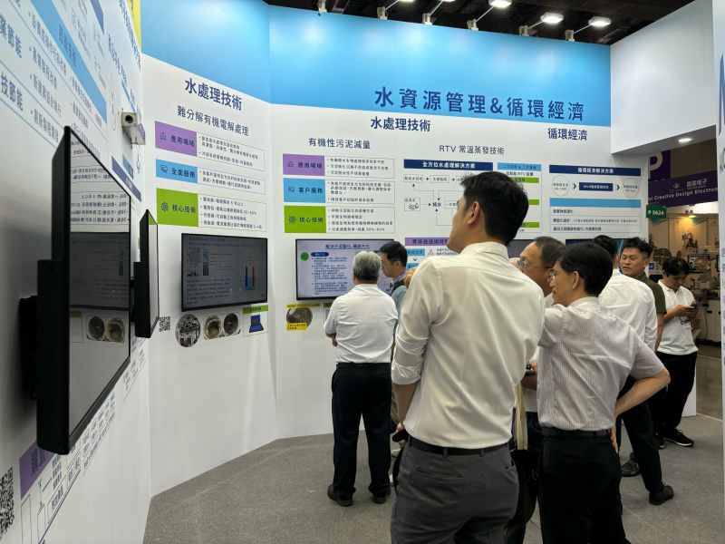 友達以深厚的智慧製造經驗發展永續戰略，積極延伸價值鏈，轉化成可供外界使用的綠色智慧服務，進軍SEMICON Taiwan 2024，提供半導體產業鏈打造AI世代的永續即戰力。