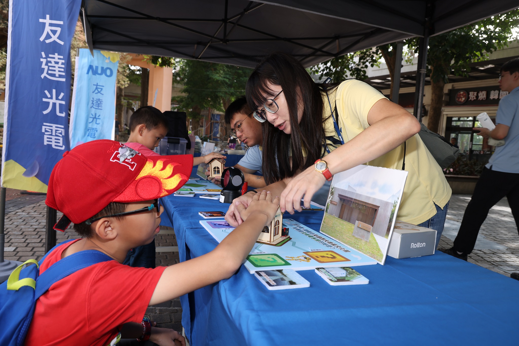 友達投入永續素養教育多年，從自身的環境教育場域走入校園、各式活動現場，合作夥伴亦擴及到NGO、公部門與供應鏈，豐碩成果獲「社會共融領袖獎」