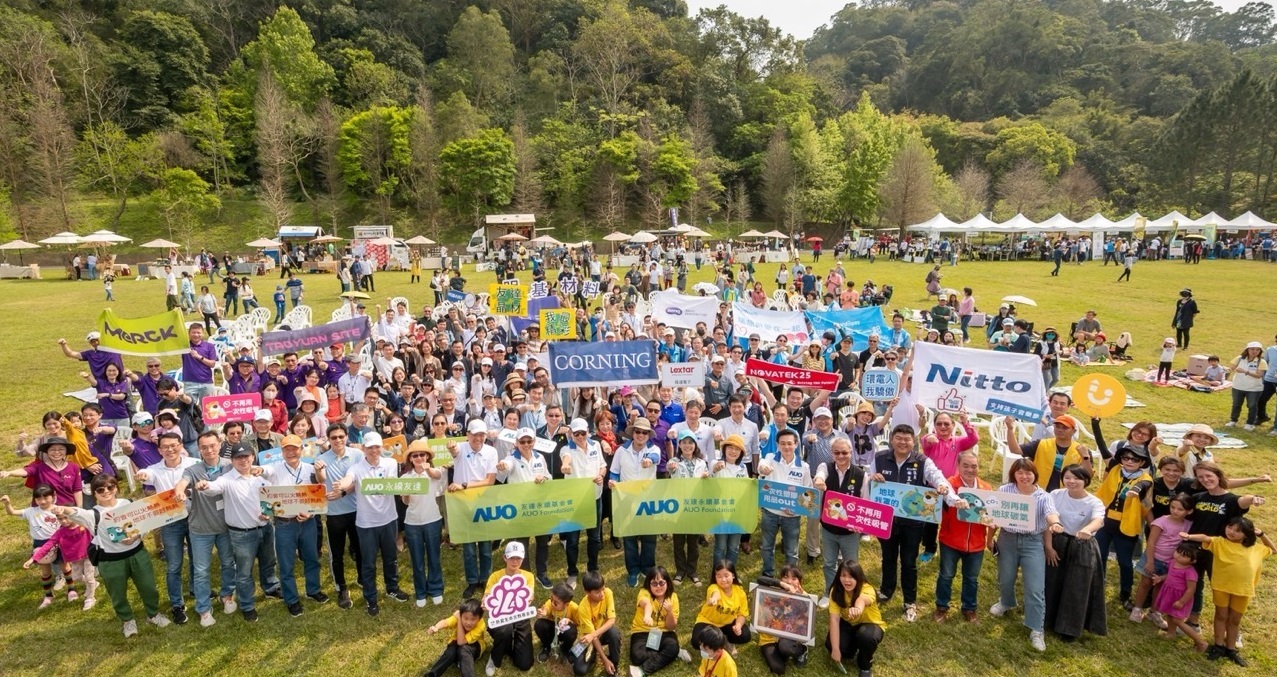 友達致力永續平衡發展，第14年入選DJSI世界指數成分股（DJSI World），在全球頂尖電子設備儀器元件產業展現卓越的永續競爭力，獲國際指數肯定