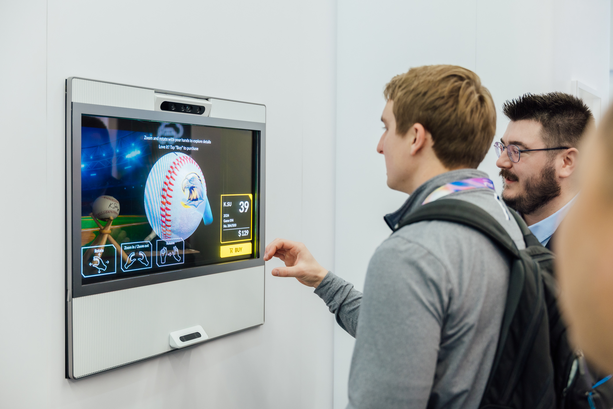 友達智慧移動透過專屬展間，與客戶深度聚焦，密切探討產品協作共創的機會與落地的可能性，激發人車互動的創新再進化，並結合輸出國際的Micro LED前瞻技術跨界應用，揭開更多元精彩的應用情境。