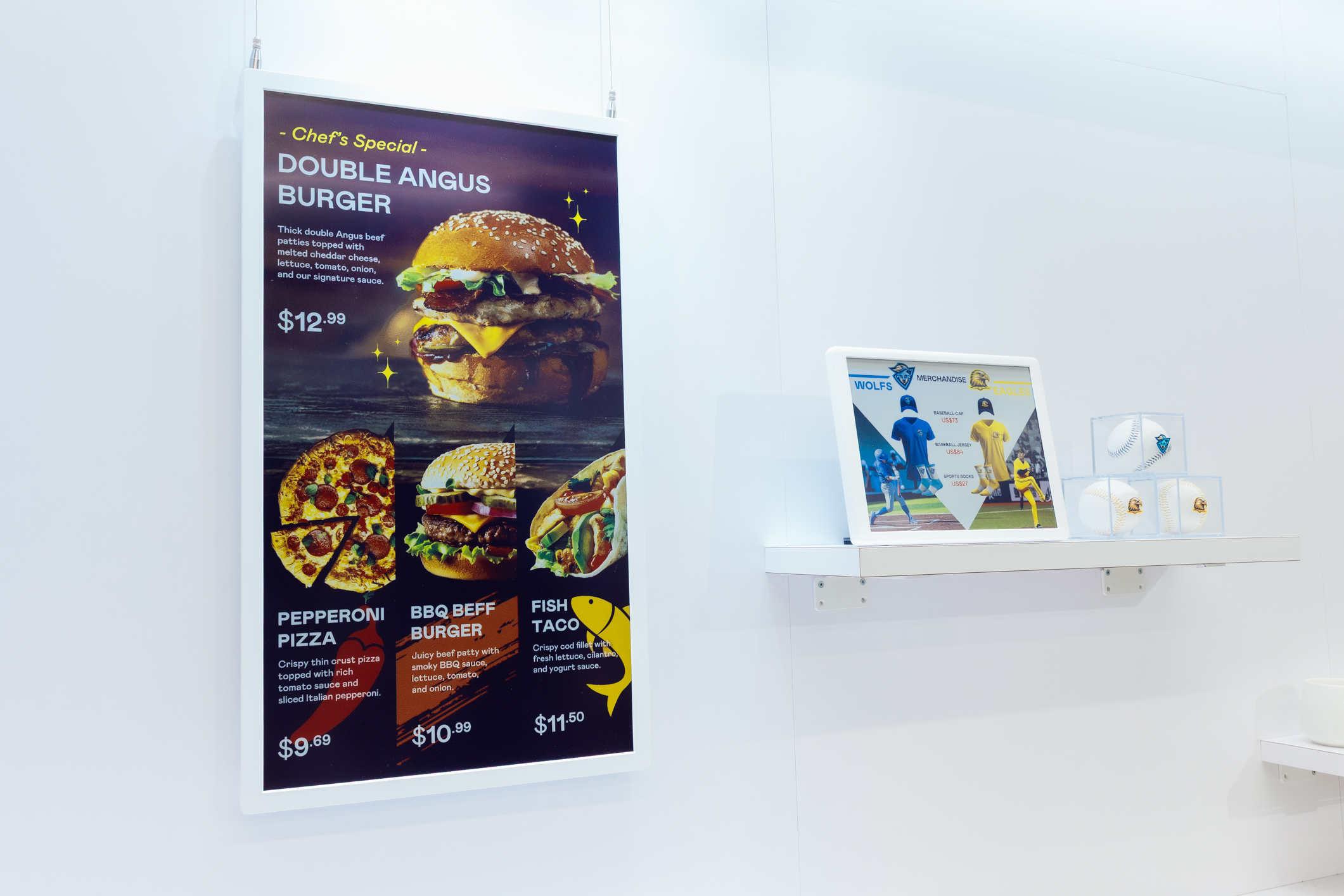 達擎開發的低功耗、全彩的aecoPost電子紙解決方案，僅在更新畫面時需要微量的電力驅動，無需佈建電線的便捷設計，使其可靈活應用、彈性選擇置放處；可搭配aecoTag電子貨架標籤解決方案，驅動商店內所有數位看板和電子貨架標籤，以遠端控制實現動態變價，提升門市人員作業效率，並以無紙化落實永續經營目標。