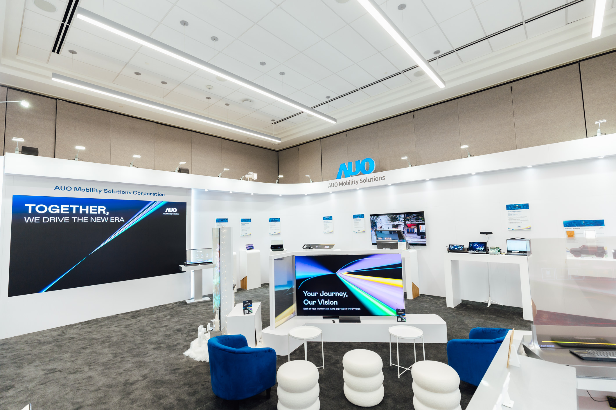 友達智慧移動在AI與軟體定義汽車的演進下，重新定義顯示人機互動，致力與產業客戶合作共創，打造具差異化、功能擴展彈性的未來座艙體驗。