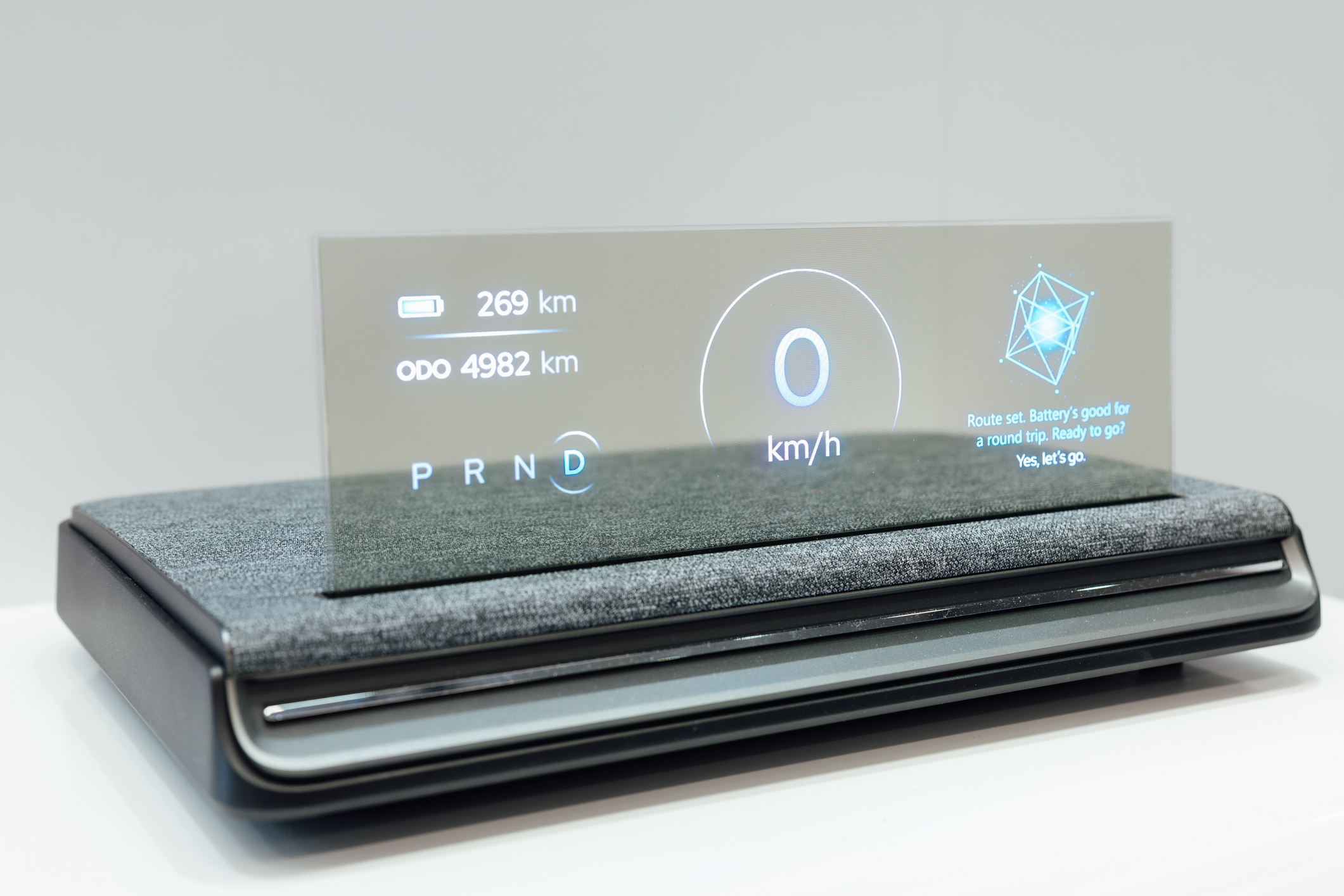 全球首款Aero Module透明Micro LED顯示器模組外觀輕盈通透，可與數位內容完美融合，提供動態顯示、先進控制、個人化沉浸感受。